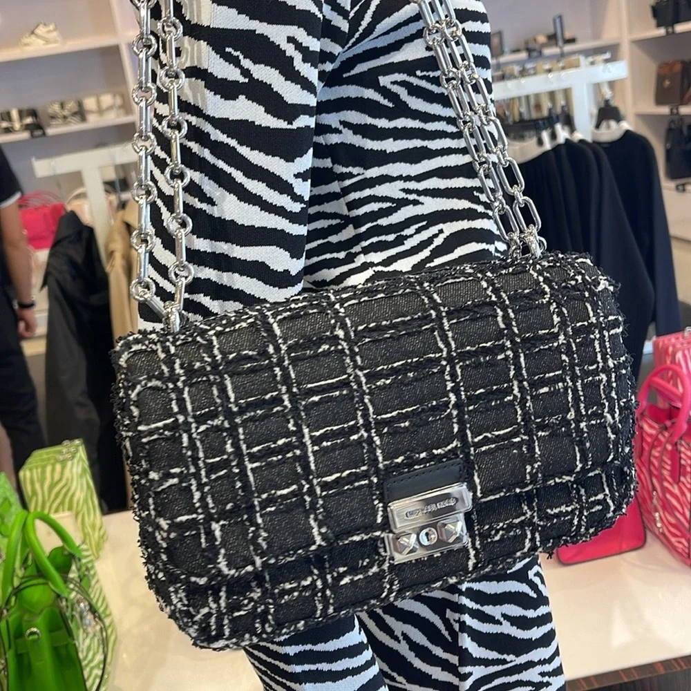 MICHAEL KORS
Tribeca Large Frayed Denim Shoulder Crossbody Bag
NWT - Picture 14 of 16